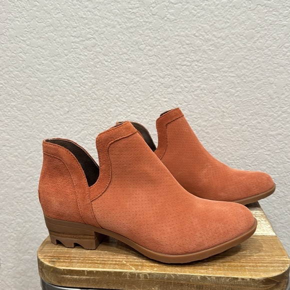 Sorel Lolla Suede Cut Out Booties Size 9.5 - Picture 2 of 10